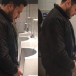 flagrando homem roludo mijando no banheiro