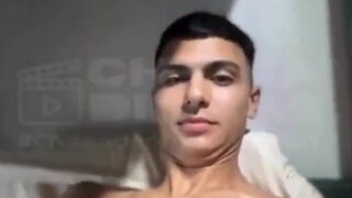 Cria da favela gostoso ejaculou vídeo chamada com mulher