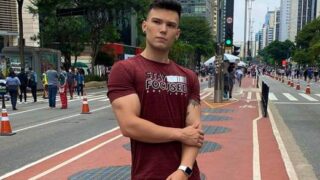 Macho sarado Oswaldo Cardoso exibe o pau duro