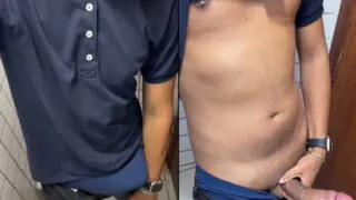 Moleque pauzudo com tesão no banheiro da faculdade