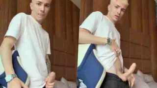 Vídeo do Tiktok Playboysqr socando uma deliciosa punheta.
